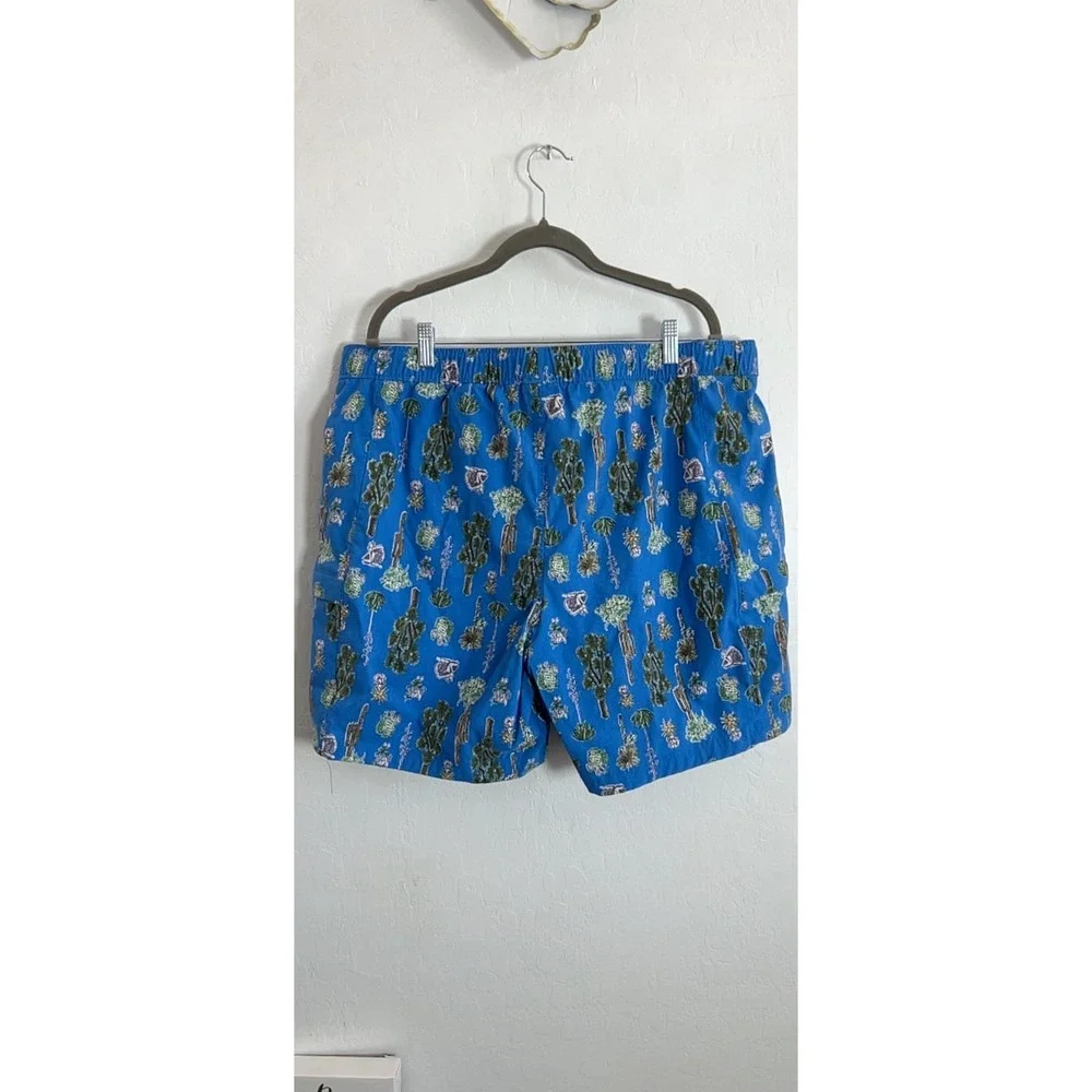 The North Face Belted blue cactus Shorts size XXL hiking camping water sports